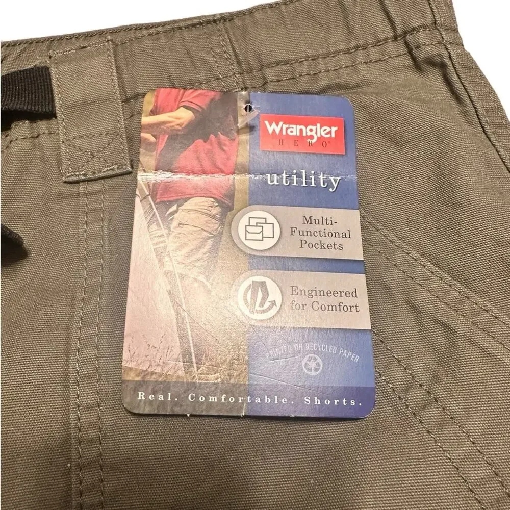 Wrangler Green Utility Cargo Shorts Men’s Size 42 Built in Belt Outdoors Hiking